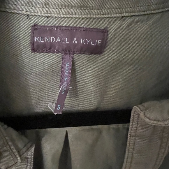 Kendall & Kylie army button down sz small - Picture 6 of 6